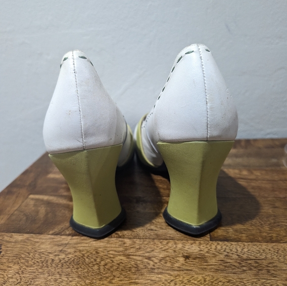 JOHN FLUEVOG CHOICE white and green  VANNY PUMPS 9 HEELS LEATHER PIN-UP SHOES - Picture 4 of 12